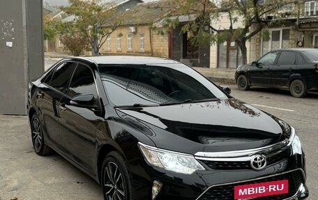 Toyota Camry, 2017 год, 2 350 000 рублей, 2 фотография