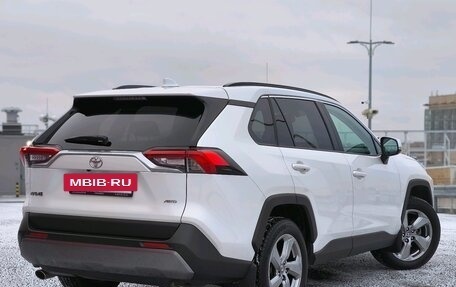 Toyota RAV4, 2020 год, 3 700 000 рублей, 4 фотография