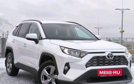 Toyota RAV4, 2020 год, 3 700 000 рублей, 3 фотография