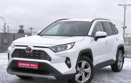 Toyota RAV4, 2020 год, 3 700 000 рублей, 1 фотография