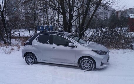 Toyota Yaris, 2021 год, 1 350 000 рублей, 1 фотография