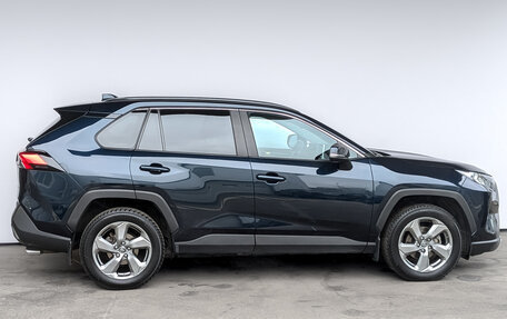 Toyota RAV4, 2019 год, 2 990 000 рублей, 4 фотография