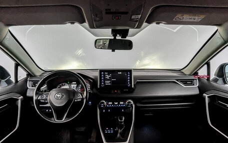 Toyota RAV4, 2019 год, 2 990 000 рублей, 14 фотография