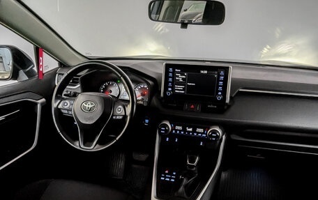 Toyota RAV4, 2019 год, 2 990 000 рублей, 26 фотография