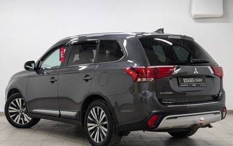 Mitsubishi Outlander III рестайлинг 3, 2020 год, 2 700 000 рублей, 7 фотография