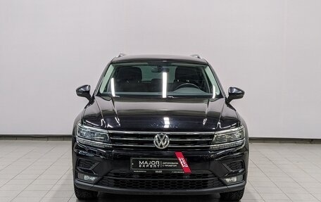 Volkswagen Tiguan II, 2018 год, 2 745 000 рублей, 2 фотография