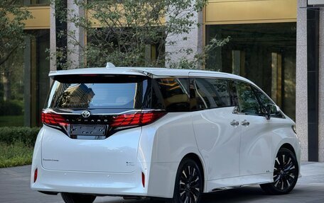 Toyota Alphard, 2024 год, 17 550 000 рублей, 6 фотография