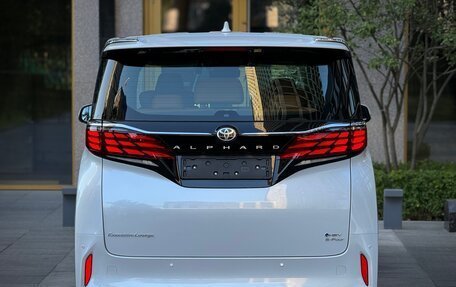 Toyota Alphard, 2024 год, 17 550 000 рублей, 5 фотография