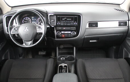 Mitsubishi Outlander III рестайлинг 3, 2014 год, 1 390 000 рублей, 7 фотография