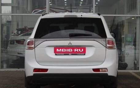 Mitsubishi Outlander III рестайлинг 3, 2014 год, 1 390 000 рублей, 4 фотография