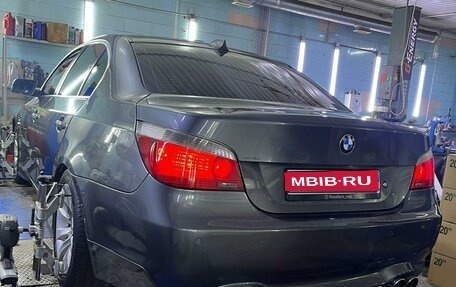 BMW 5 серия, 2006 год, 800 000 рублей, 1 фотография