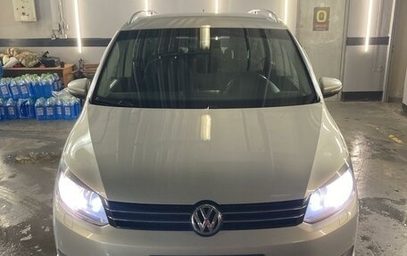 Volkswagen Touran III, 2011 год, 1 100 000 рублей, 1 фотография