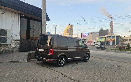 Volkswagen Multivan T6 рестайлинг, 2015 год, 4 450 000 рублей, 2 фотография