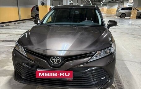 Toyota Camry, 2018 год, 2 900 000 рублей, 2 фотография