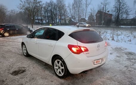 Opel Astra J, 2010 год, 820 000 рублей, 2 фотография