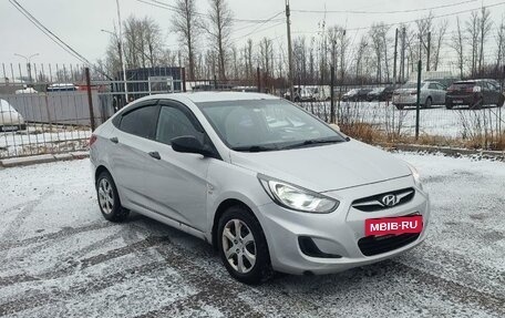 Hyundai Solaris II рестайлинг, 2012 год, 730 000 рублей, 3 фотография