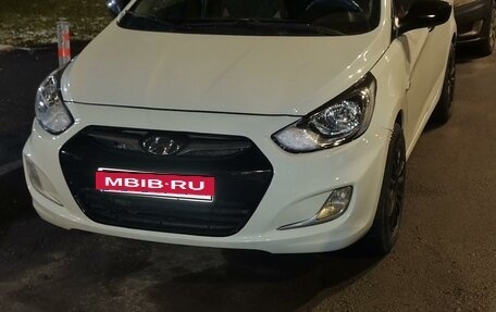 Hyundai Solaris II рестайлинг, 2012 год, 480 000 рублей, 2 фотография