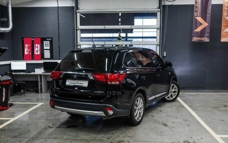 Mitsubishi Outlander III рестайлинг 3, 2016 год, 1 880 000 рублей, 3 фотография