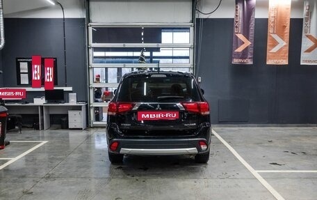 Mitsubishi Outlander III рестайлинг 3, 2016 год, 1 880 000 рублей, 5 фотография