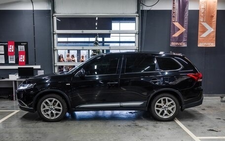 Mitsubishi Outlander III рестайлинг 3, 2016 год, 1 880 000 рублей, 8 фотография