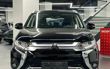 Mitsubishi Outlander III рестайлинг 3, 2022 год, 3 315 000 рублей, 2 фотография