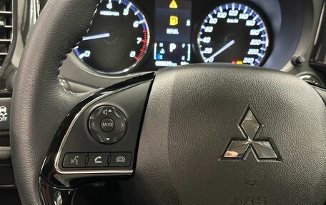 Mitsubishi Outlander III рестайлинг 3, 2022 год, 3 315 000 рублей, 12 фотография