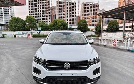 Volkswagen T-Roc I, 2021 год, 1 690 000 рублей, 2 фотография