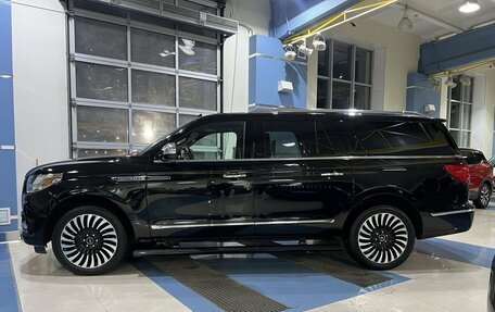 Lincoln Navigator, 2019 год, 9 999 000 рублей, 2 фотография