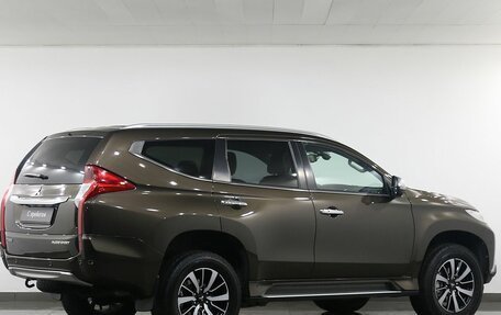 Mitsubishi Pajero Sport III рестайлинг, 2017 год, 3 695 000 рублей, 2 фотография