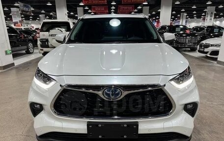 Toyota Highlander, 2024 год, 4 929 000 рублей, 2 фотография