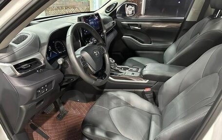 Toyota Highlander, 2024 год, 4 929 000 рублей, 8 фотография