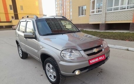 Chevrolet Niva I рестайлинг, 2012 год, 600 000 рублей, 4 фотография