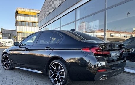 BMW 5 серия, 2021 год, 3 990 000 рублей, 2 фотография