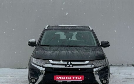 Mitsubishi Outlander III рестайлинг 3, 2017 год, 2 400 000 рублей, 2 фотография