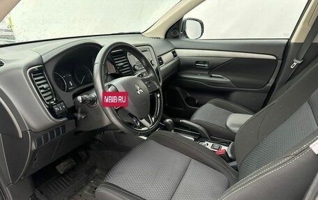 Mitsubishi Outlander III рестайлинг 3, 2017 год, 2 400 000 рублей, 9 фотография