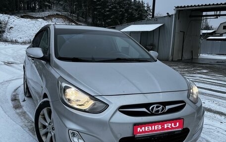 Hyundai Solaris II рестайлинг, 2011 год, 950 000 рублей, 2 фотография