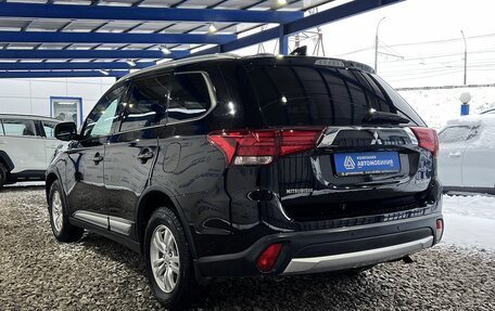 Mitsubishi Outlander III рестайлинг 3, 2017 год, 1 899 000 рублей, 3 фотография