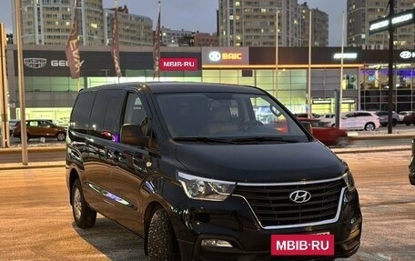 Hyundai Grand Starex Grand Starex I рестайлинг 2, 2019 год, 3 380 000 рублей, 2 фотография