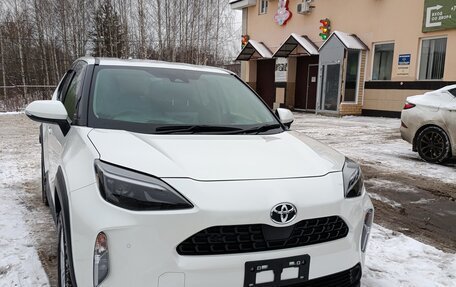 Toyota Yaris Cross, 2021 год, 2 700 000 рублей, 2 фотография