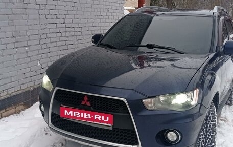 Mitsubishi Outlander III рестайлинг 3, 2010 год, 1 300 000 рублей, 3 фотография