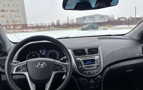 Hyundai Solaris II рестайлинг, 2015 год, 1 100 000 рублей, 10 фотография