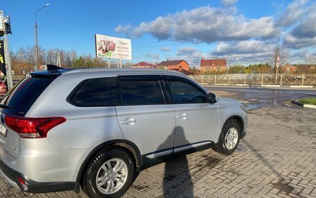 Mitsubishi Outlander III рестайлинг 3, 2018 год, 2 250 000 рублей, 9 фотография