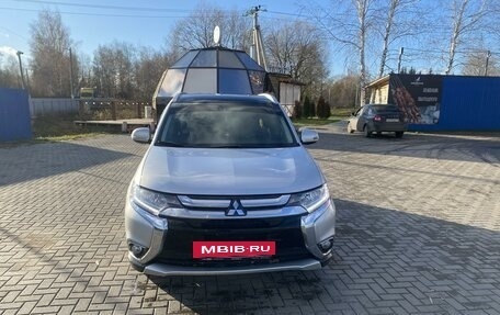 Mitsubishi Outlander III рестайлинг 3, 2018 год, 2 250 000 рублей, 8 фотография