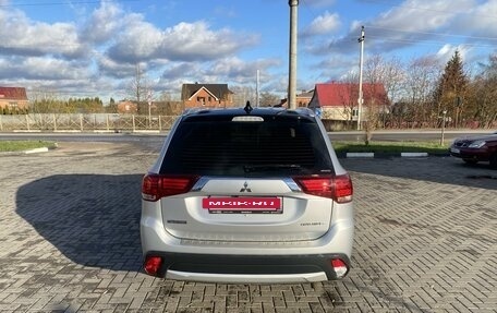 Mitsubishi Outlander III рестайлинг 3, 2018 год, 2 250 000 рублей, 10 фотография