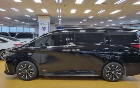 Toyota Alphard, 2024 год, 13 980 000 рублей, 3 фотография