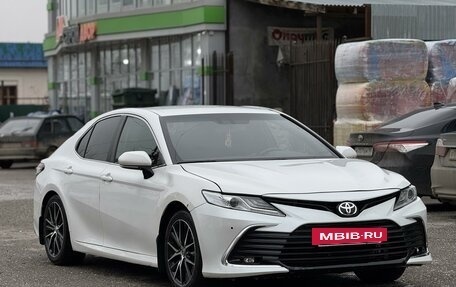 Toyota Camry, 2018 год, 1 890 000 рублей, 3 фотография