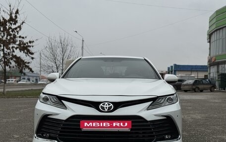 Toyota Camry, 2018 год, 1 890 000 рублей, 2 фотография