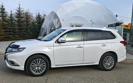 Mitsubishi Outlander III рестайлинг 3, 2018 год, 2 950 000 рублей, 4 фотография