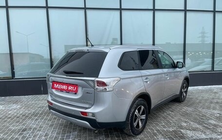 Mitsubishi Outlander III рестайлинг 3, 2014 год, 1 590 000 рублей, 5 фотография