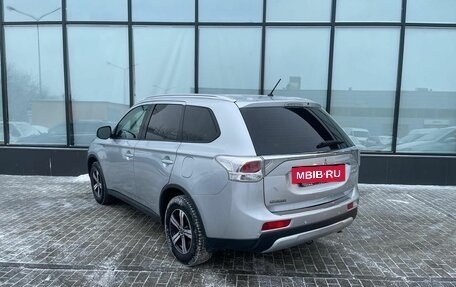 Mitsubishi Outlander III рестайлинг 3, 2014 год, 1 590 000 рублей, 3 фотография